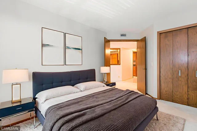 $260,000 | 3020 St Albans Mill Road, Unit 312, Minnetonka, MN 55305