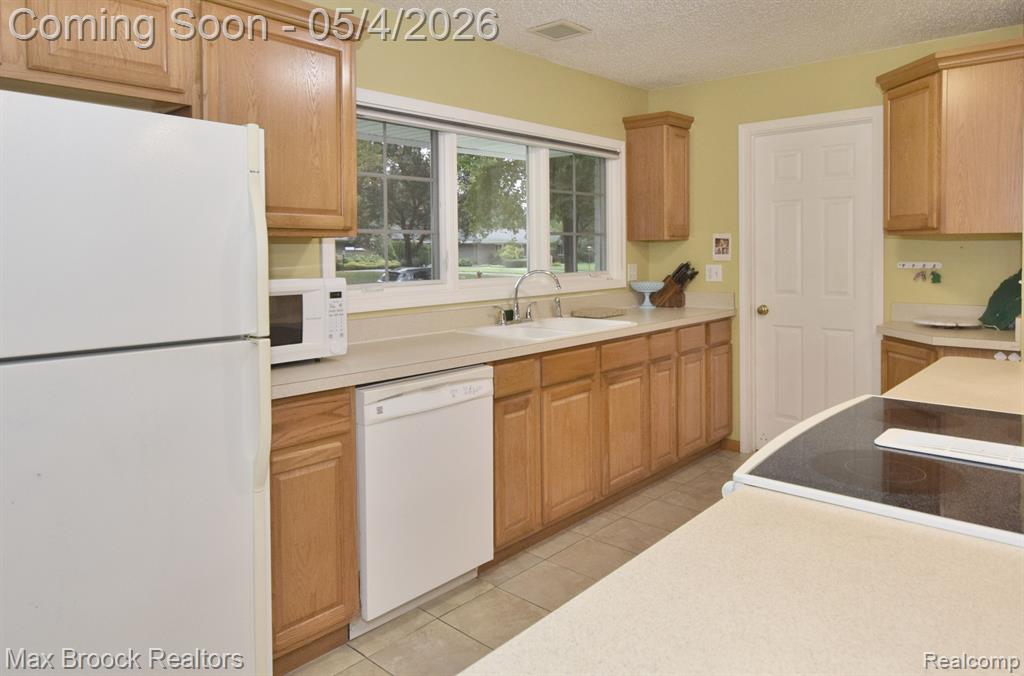 2687 Heathfield Road Bloomfield Hills, MI 48301 - Photo 10 of 20