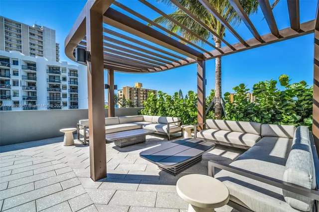 $35,000 | 900 North Ocean Boulevard, Unit 503, Pompano Beach, FL 33062