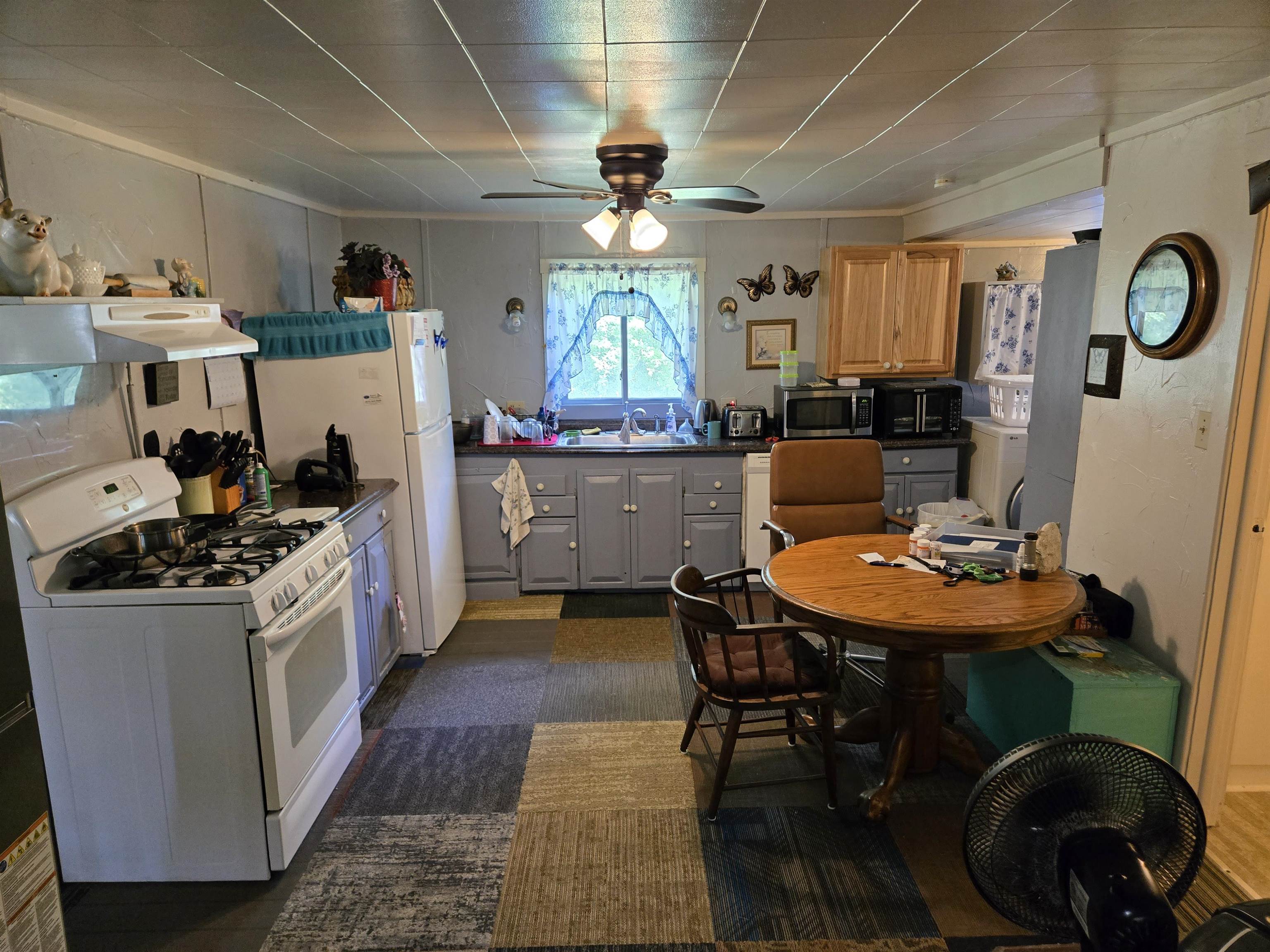 1714 Imlay City Road Lapeer, MI 48446 - Photo 11 of 20 1936337-c31c1dd9-334c-4015-88ab-a04232766dfd.JPG