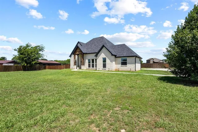 $3,900 | 2201 Norwood Street, Sherman, TX 75092