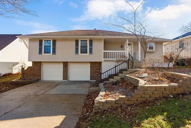 $329,500 | 3016 Southeast 7 Street, Blue Springs, MO 64014