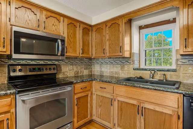 $329,500 | 3016 Southeast 7 Street, Blue Springs, MO 64014