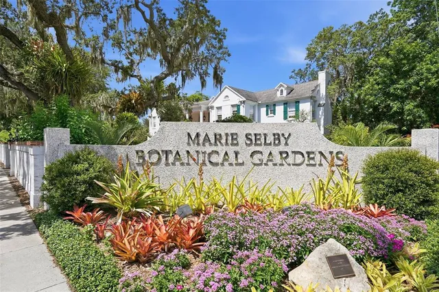 $825,000 | 2227 Montclair Drive, Sarasota, FL 34231