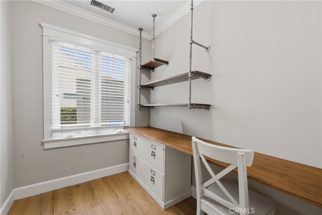 5559 East Monlaco Road Long Beach, CA 90808 - Photo 28 of 54 Separate Office with Built In Shelves and Desk!