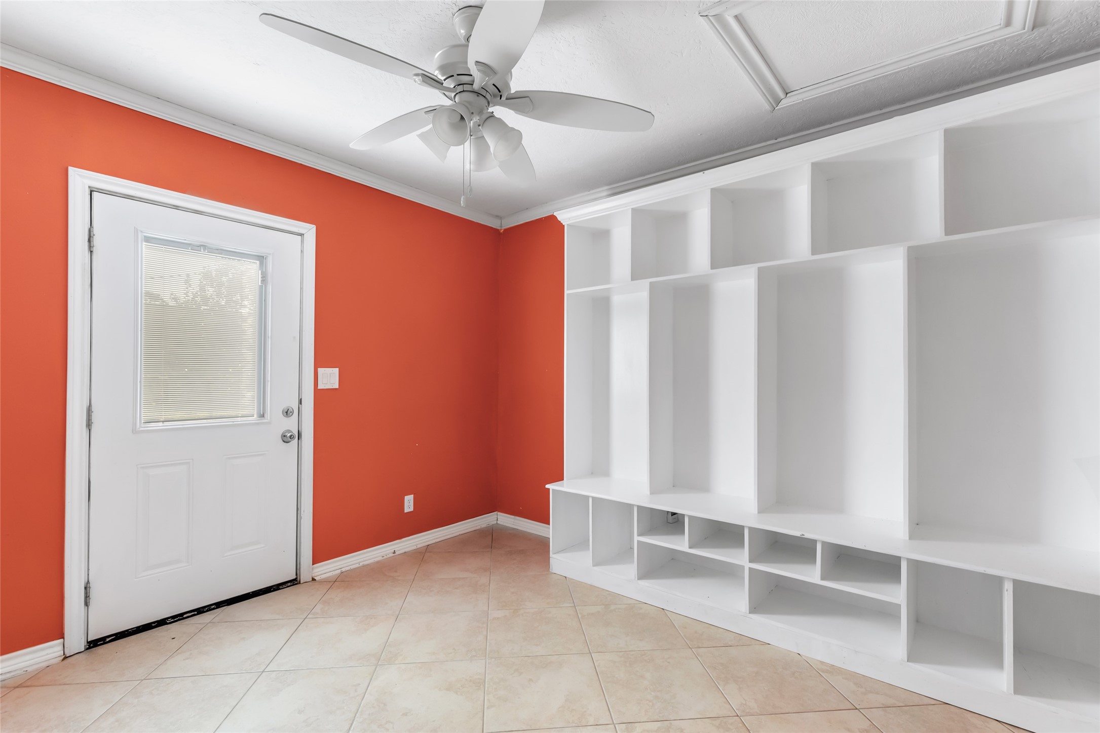 2717 Old Houston Road Huntsville, TX 77340 - Photo 22 of 34 Mud room from backyard entrance