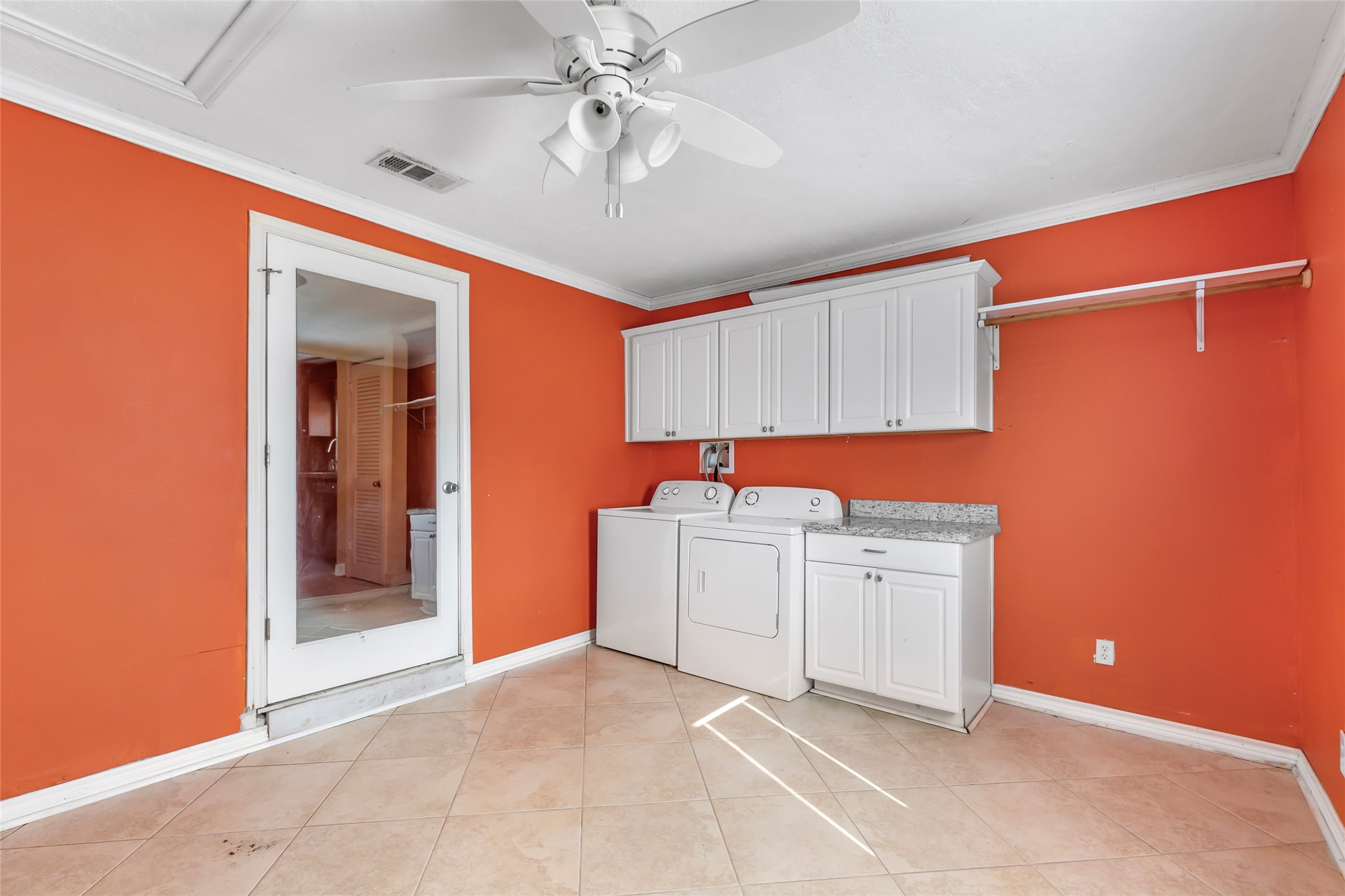 2717 Old Houston Road Huntsville, TX 77340 - Photo 23 of 34 Mud room entrance into kitchen