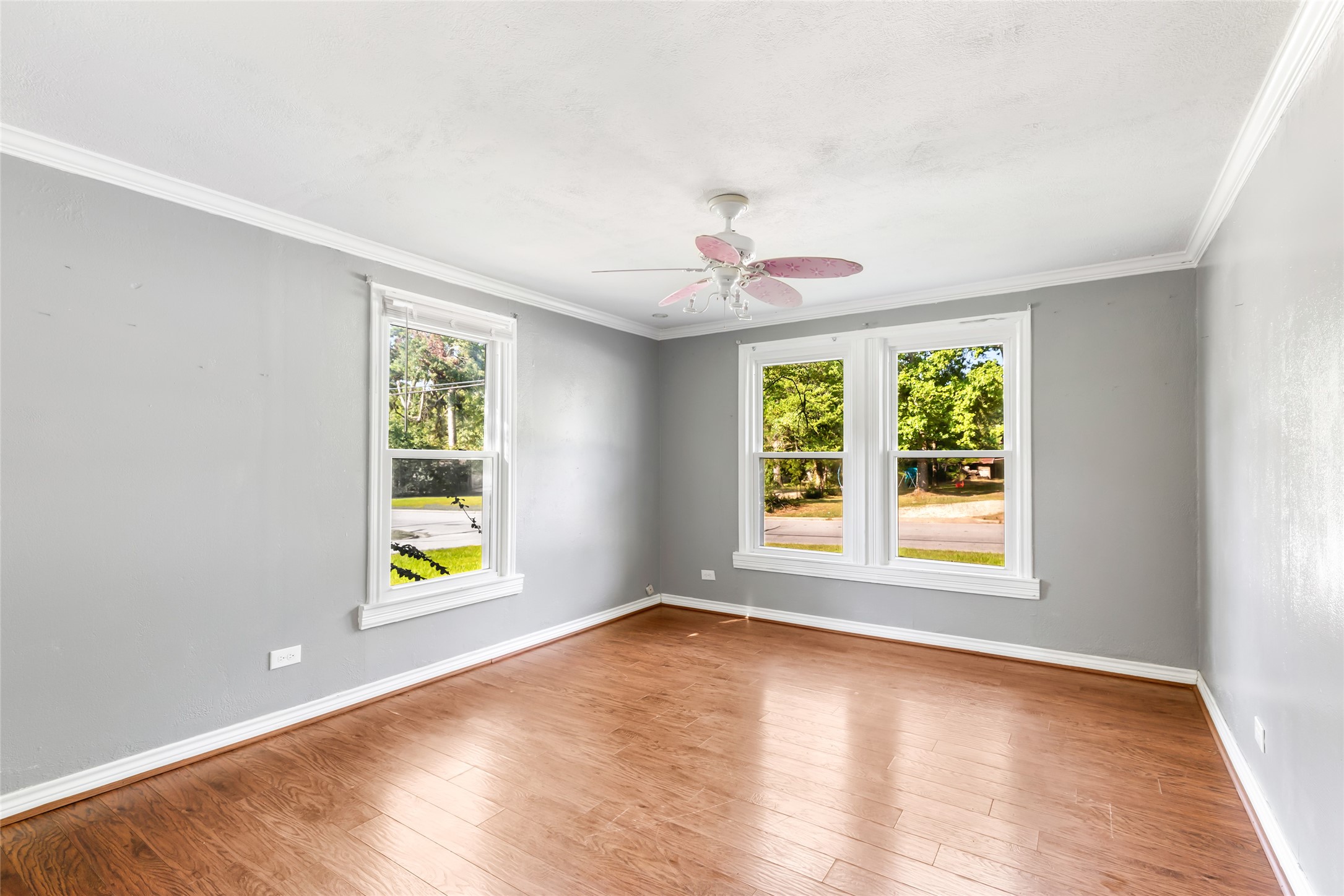 2717 Old Houston Road Huntsville, TX 77340 - Photo 31 of 34 Secondary bedroom