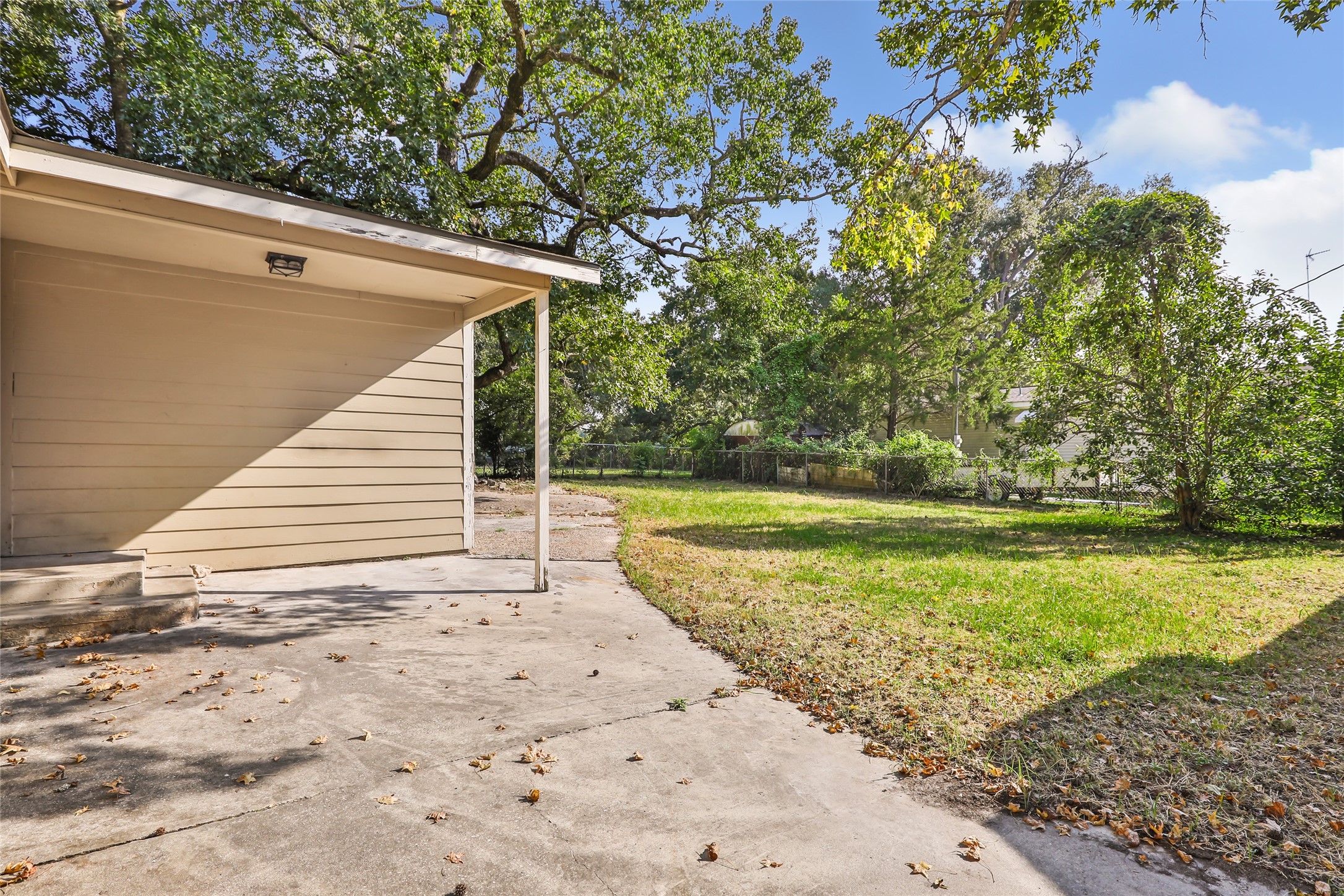 2717 Old Houston Road Huntsville, TX 77340 - Photo 9 of 34 Covered back patio