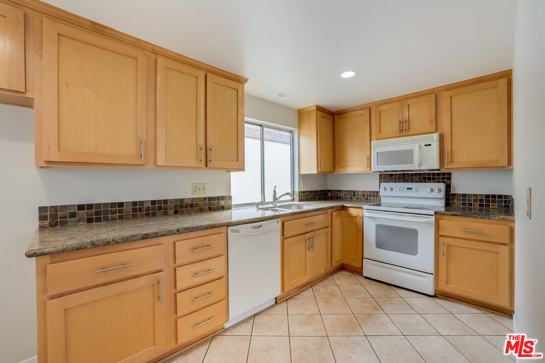 1291 Windemere Lane Tustin, CA 92780 - Photo 4 of 29