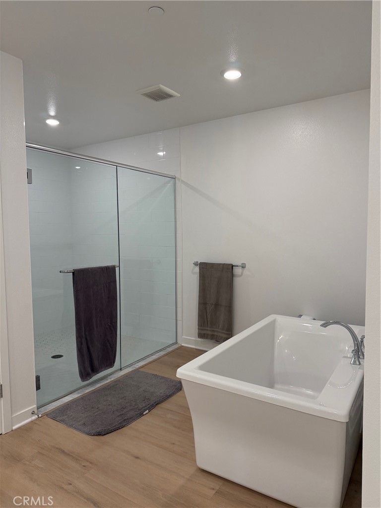 3414 Rivington Irvine, CA 92612 - Photo 25 of 33 a bathroom with a bathtub and shower