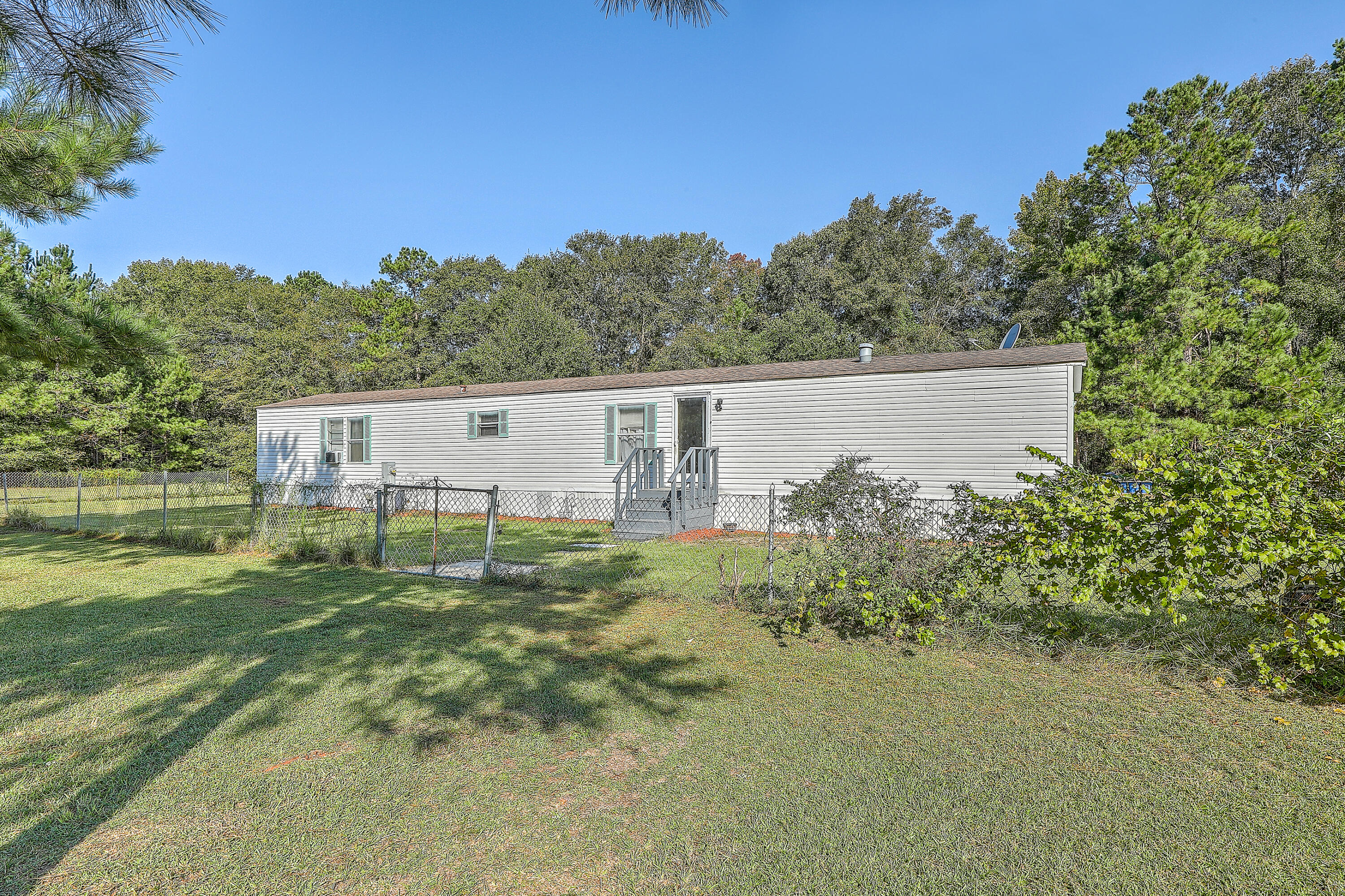 118 Rooster Lane St. Stephen, SC 29479 - Photo 3 of 20 0W7A1281_2_3_4_5_6_7