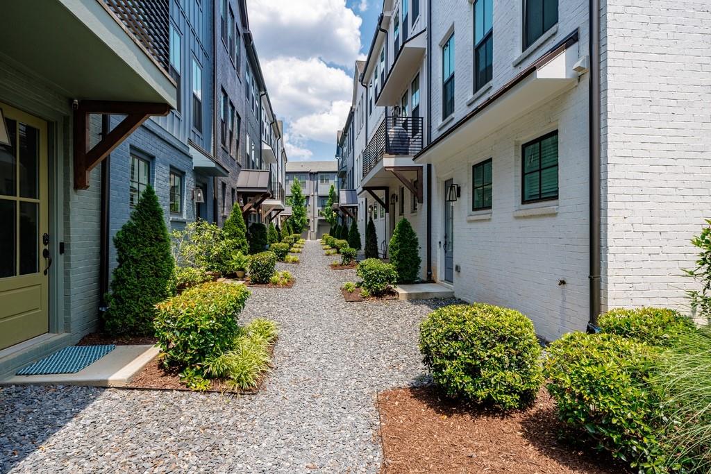 4433 Buckley Way Atlanta, GA 30342 - Photo 4 of 50