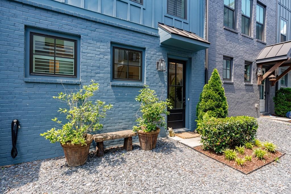 4433 Buckley Way Atlanta, GA 30342 - Photo 5 of 50