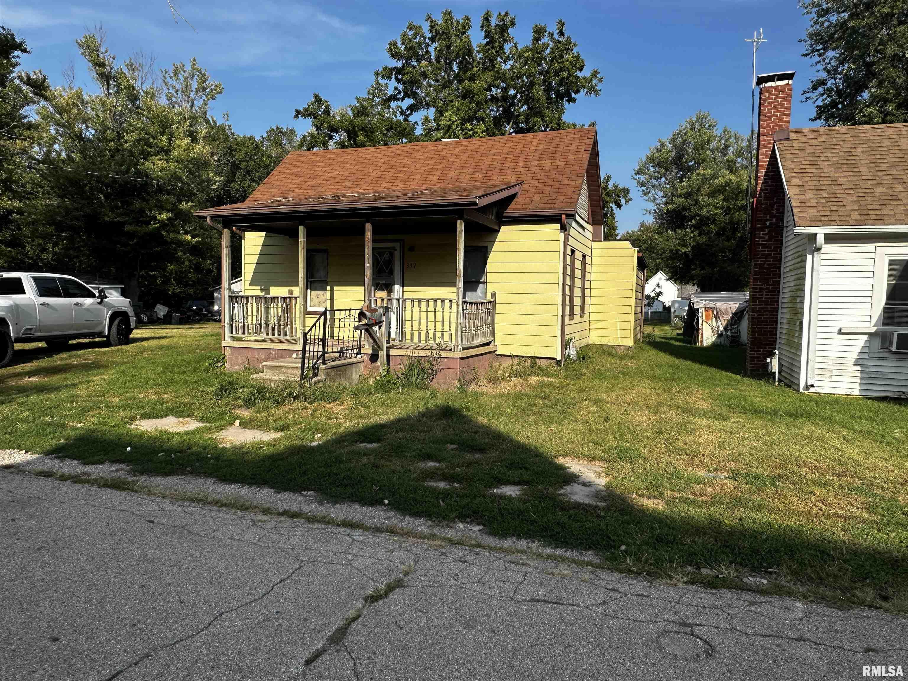 337 Hipple Court Canton, IL 61520 - Photo 2 of 7
