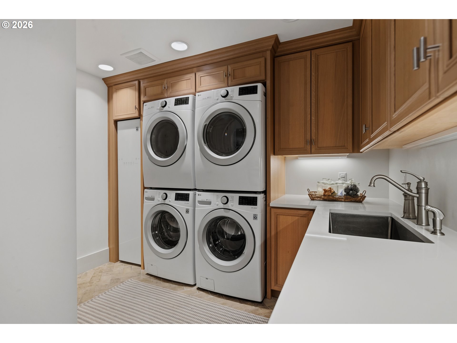 554 Northwest Dawson Ridge Drive Camas, WA 98607 - Photo 28 of 48 a utility room with dryer and washer