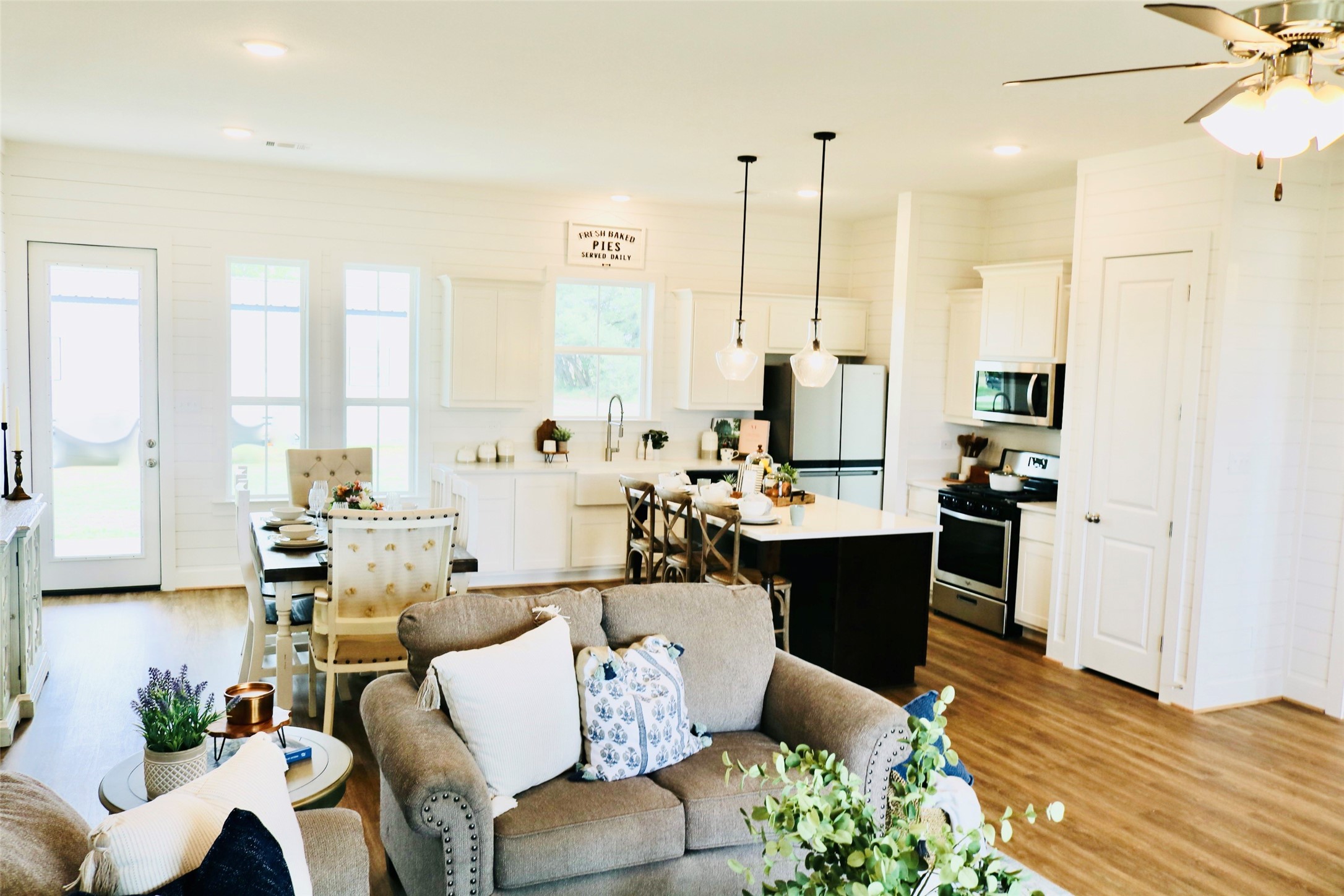 6507 Highway 290 East Brenham, TX 77833 - Photo 8 of 16 a view of a living room and kitchen view