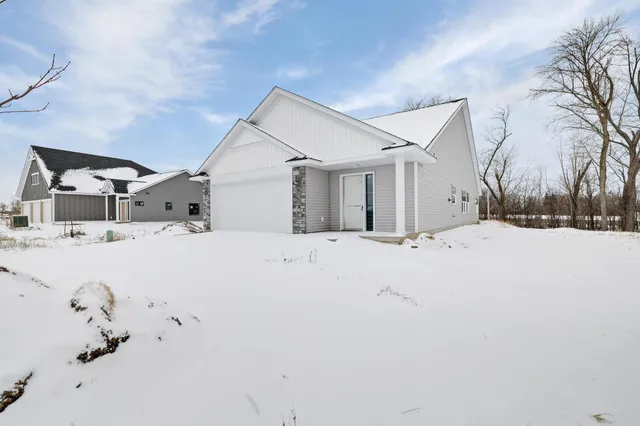 $439,000 | 31720 Madison Road, Lindstrom, MN 55045