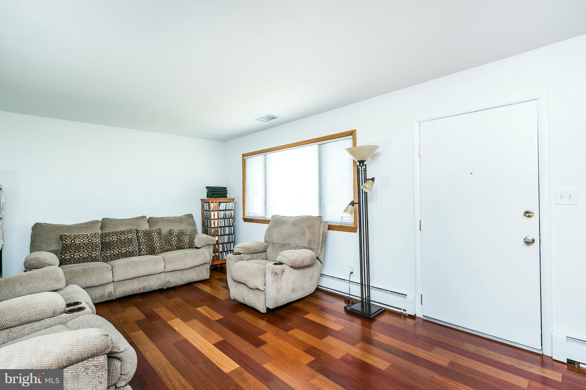 28 Cliffwood Road Baltimore, MD 21206 - Photo 4 of 30 Living Room
