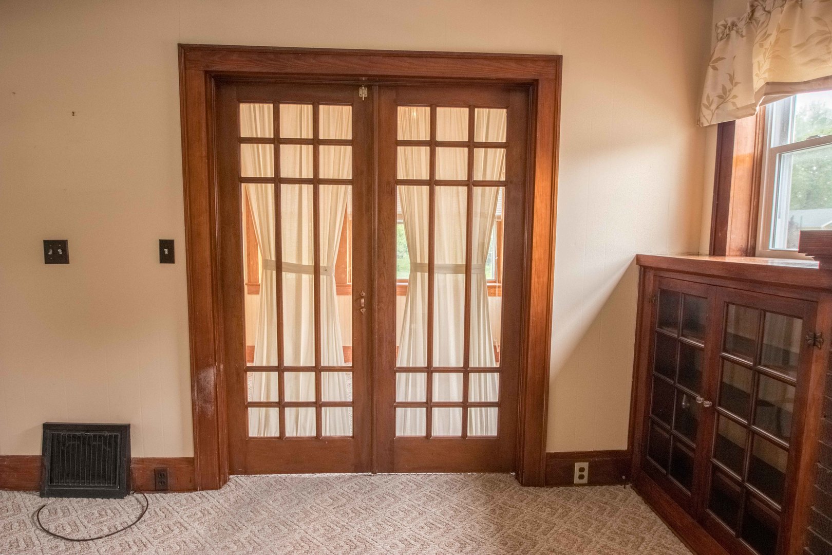 215 Clark Street Georgetown, IL 61846 - Photo 4 of 24 a view of an empty room and window