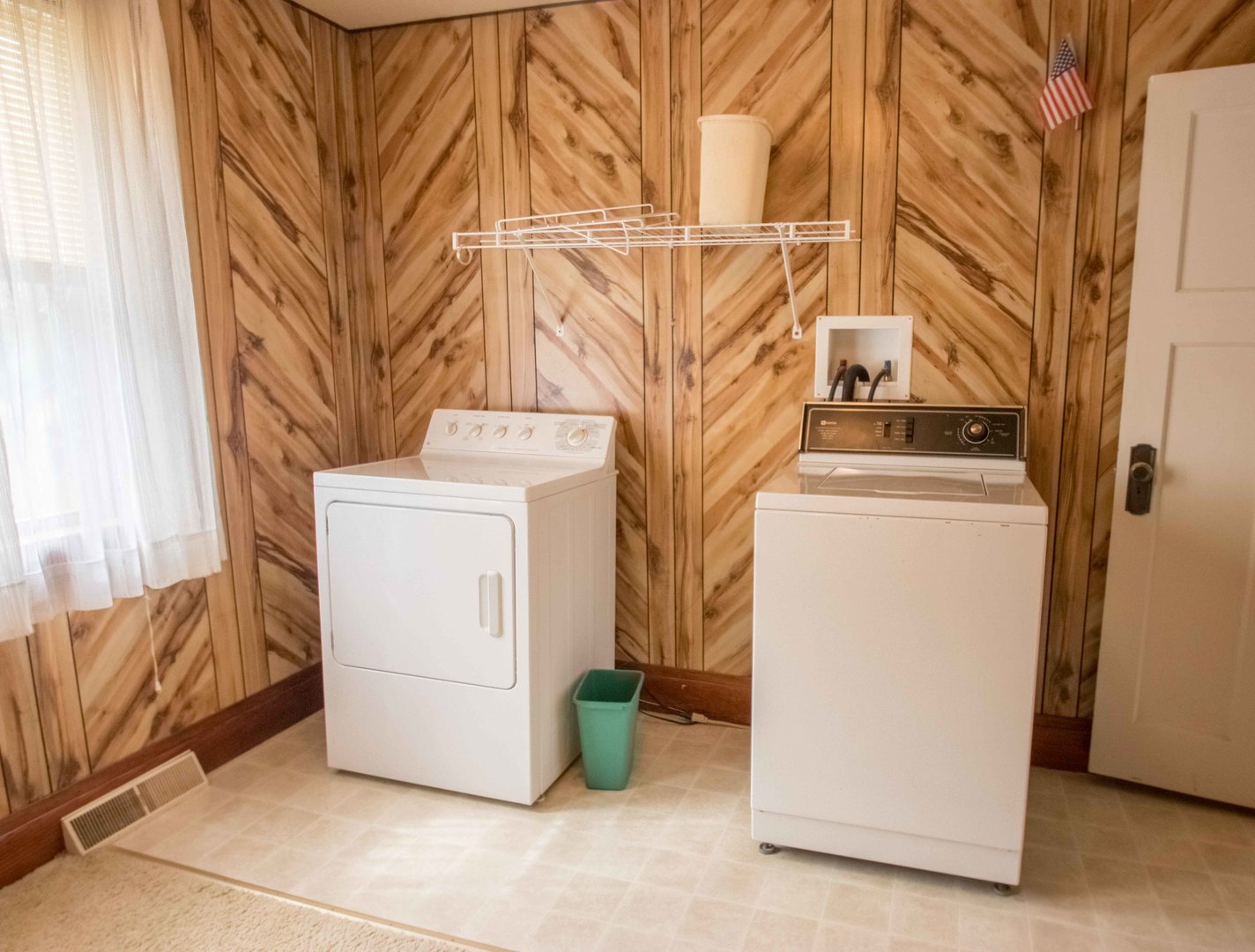 215 Clark Street Georgetown, IL 61846 - Photo 9 of 24 a utility room with dryer and washer