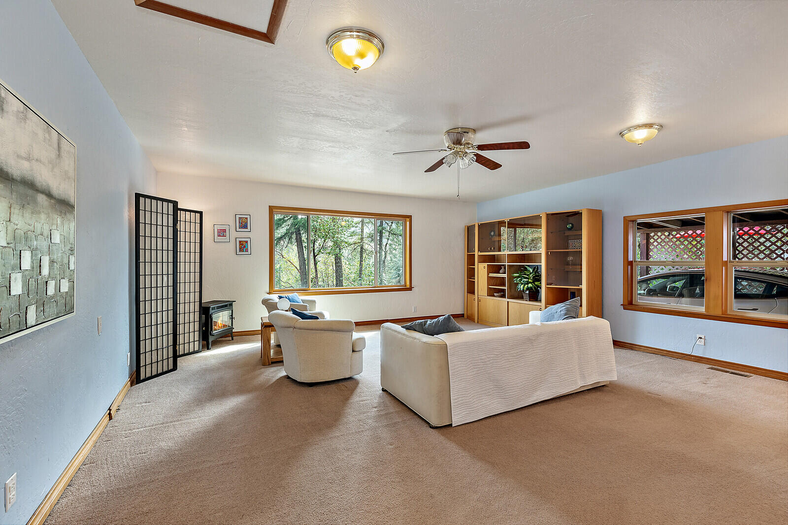 18798 North Applegate Road Grants Pass, OR 97527 - Photo 14 of 34 Family Room enjoys gorgeous view
