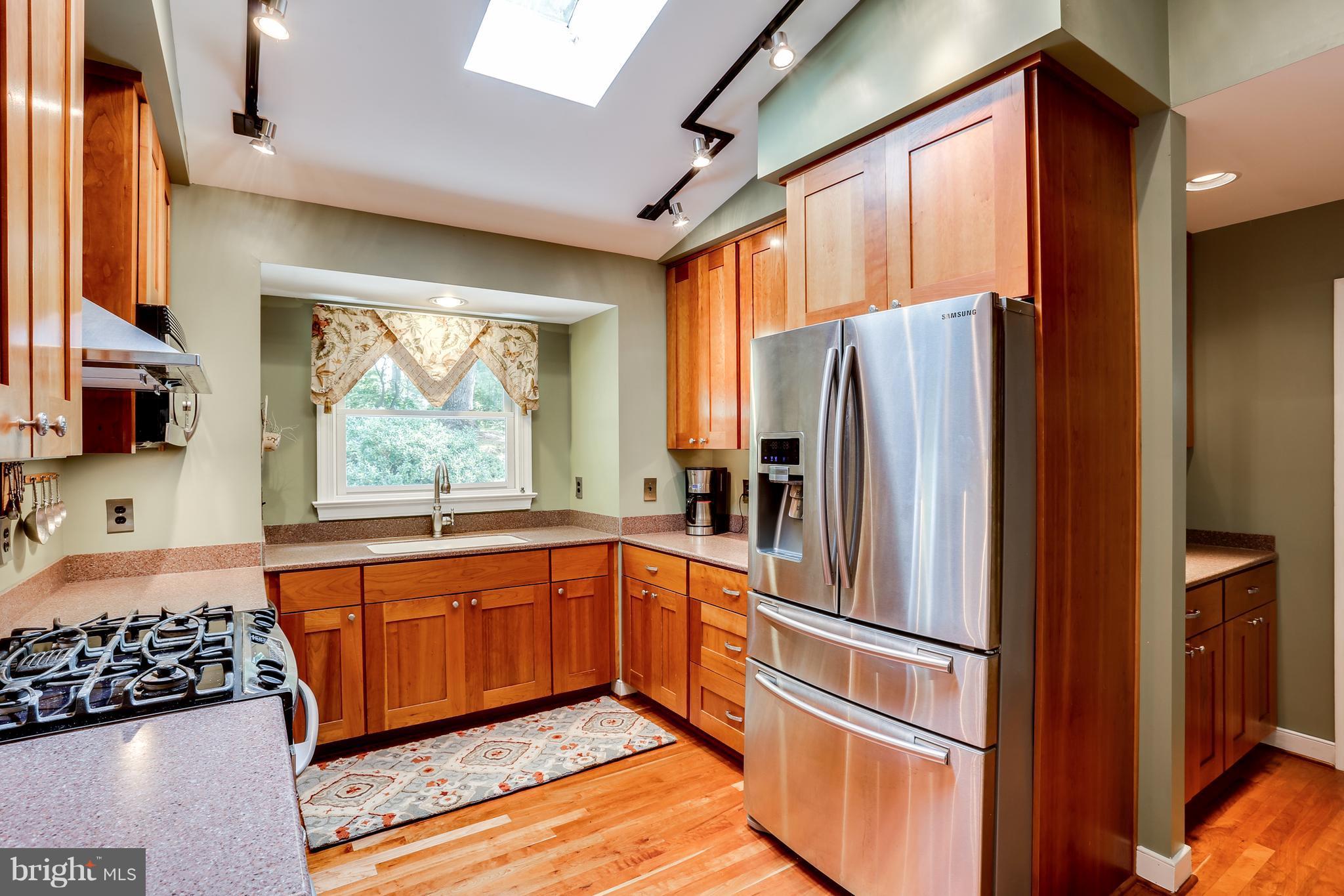6709 Cabin Branch Road Marshall, VA 20115 - Photo 11 of 26 Kitchen w/french door fridge and bulter's pantry