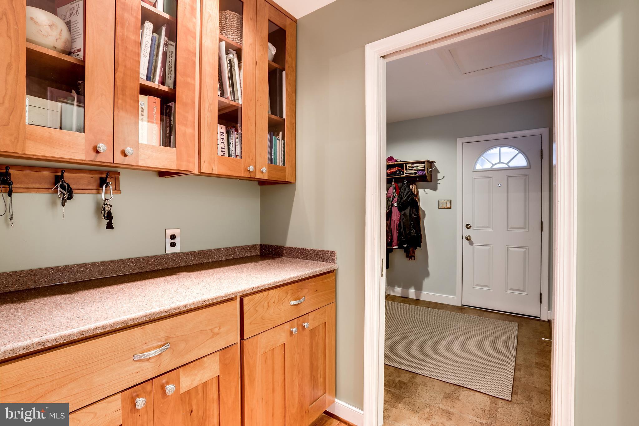 6709 Cabin Branch Road Marshall, VA 20115 - Photo 16 of 26 Custom butler's pantry