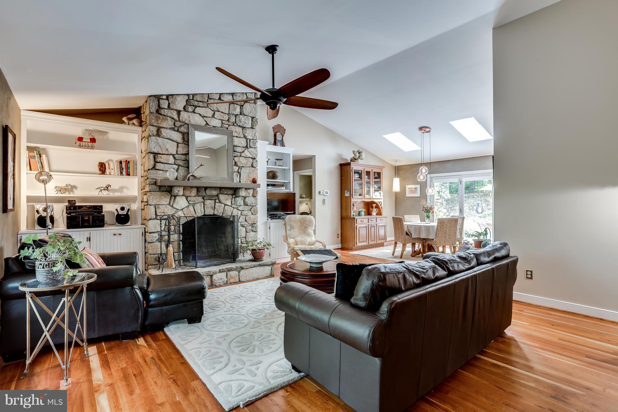 6709 Cabin Branch Road Marshall, VA 20115 - Photo 5 of 26 Living Room