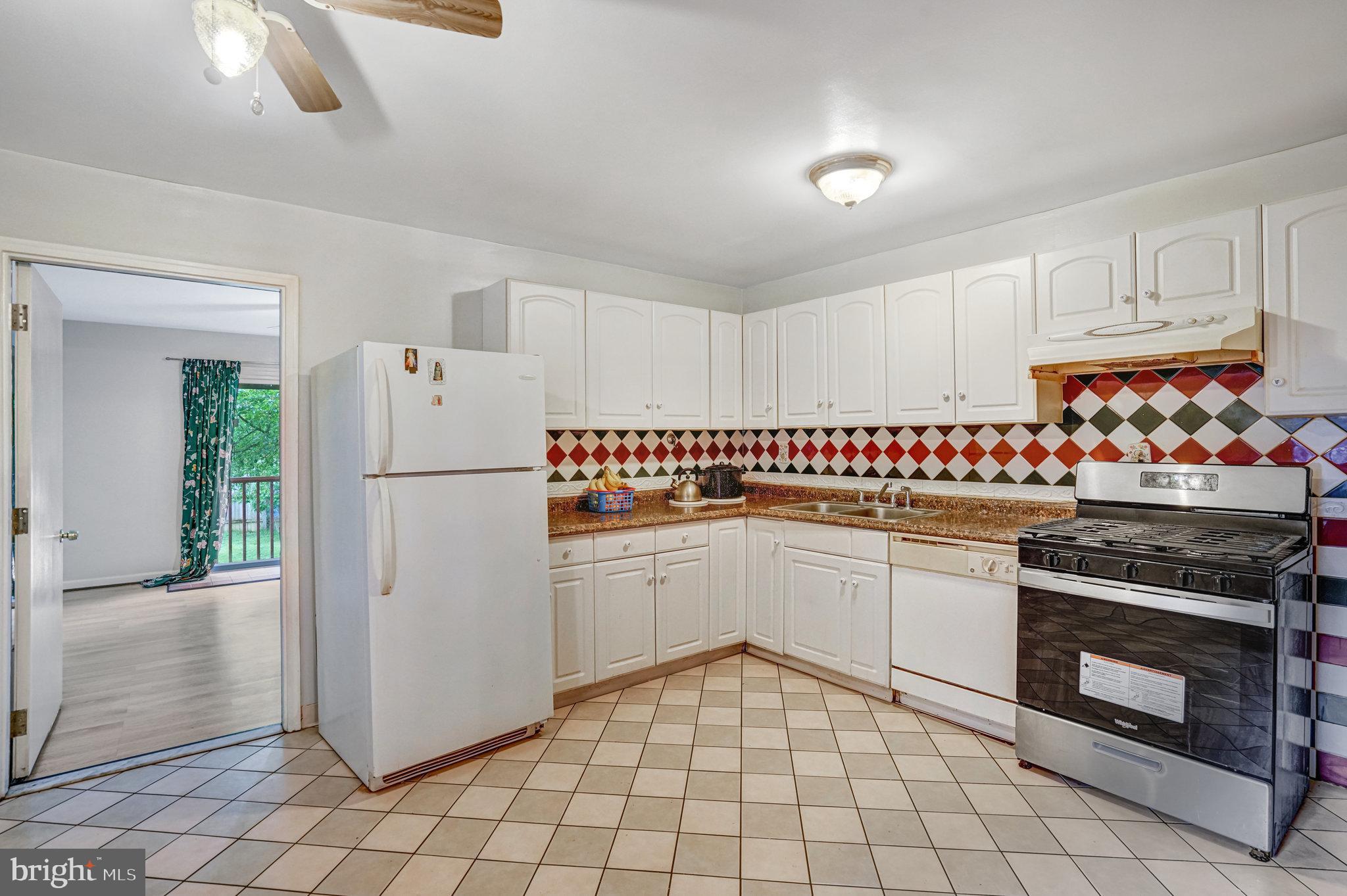 102 South Glebe Road Arlington, VA 22204 - Photo 18 of 52 a kitchen with a cabinets and appliances