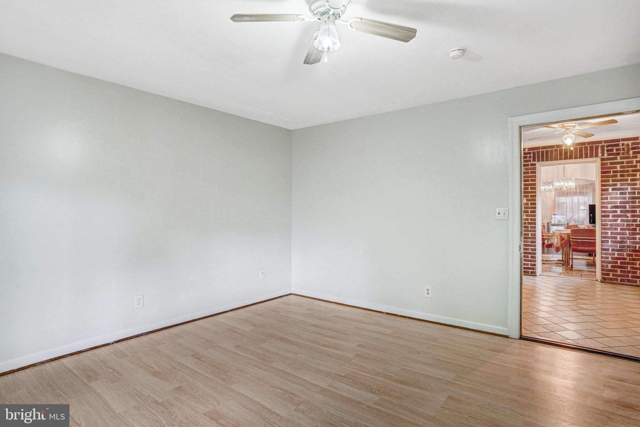 102 South Glebe Road Arlington, VA 22204 - Photo 20 of 52 a view of a livingroom with wooden floor