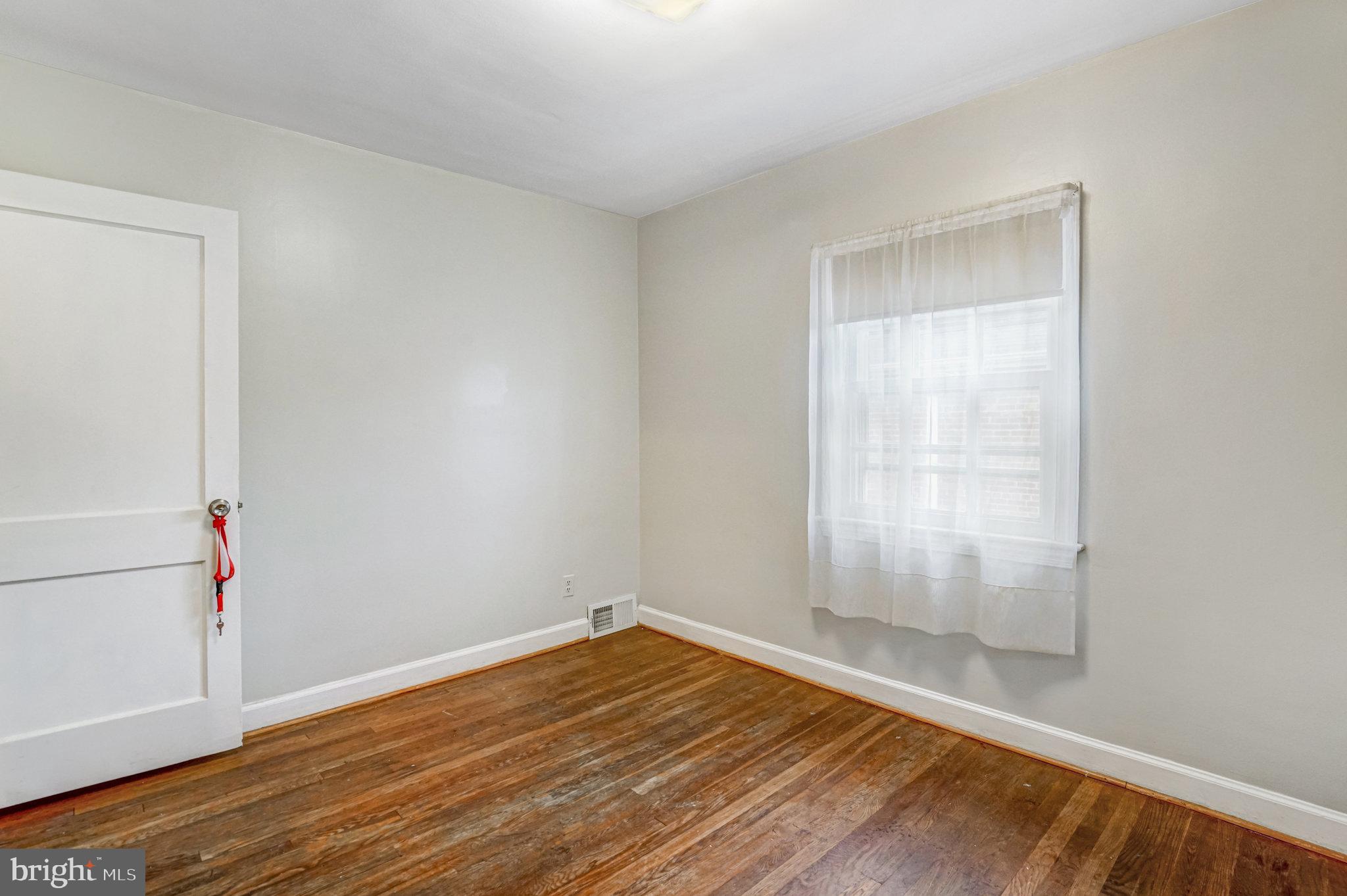 102 South Glebe Road Arlington, VA 22204 - Photo 32 of 52 a view of empty room with wooden floor