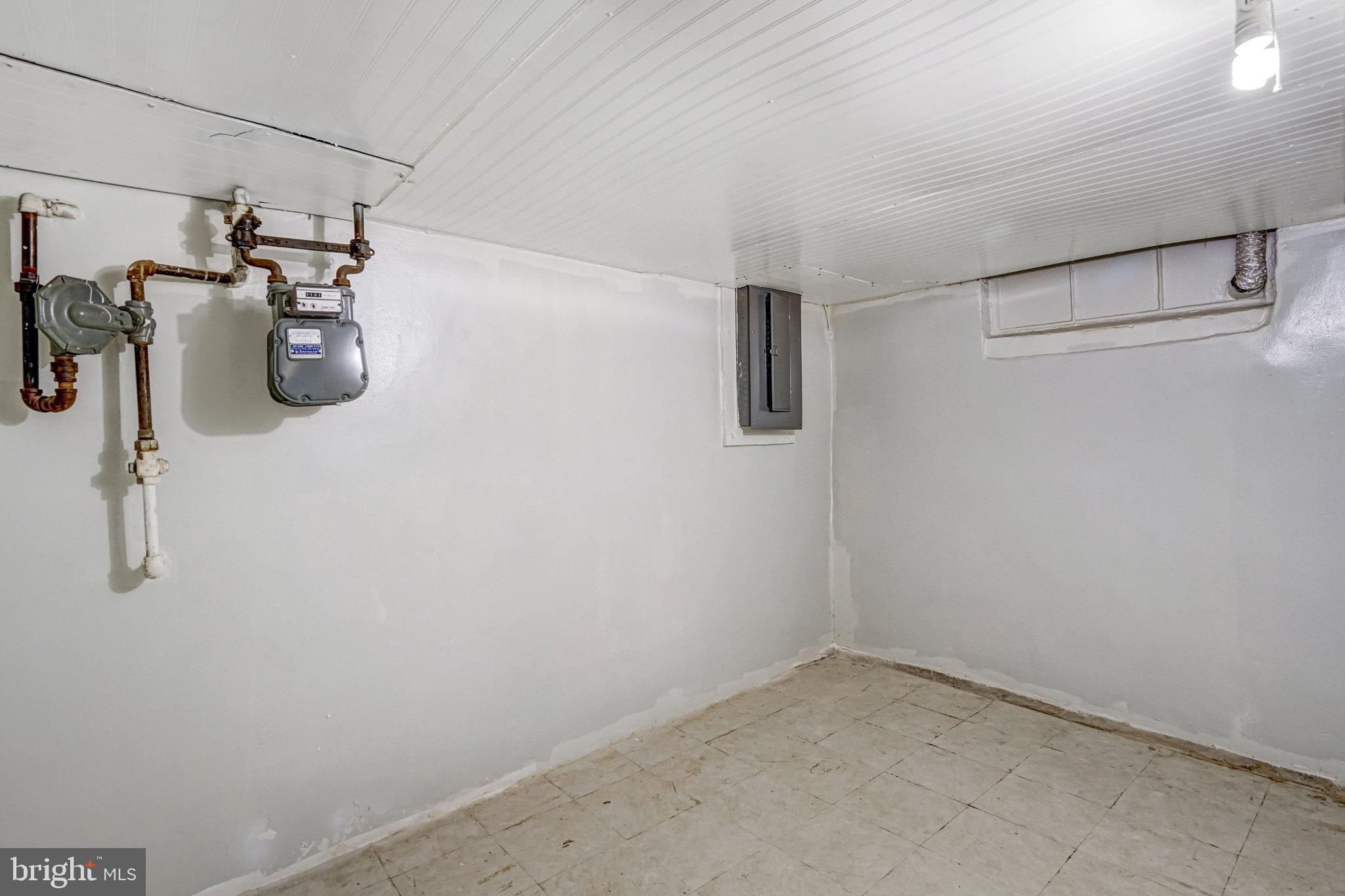 102 South Glebe Road Arlington, VA 22204 - Photo 42 of 52 a view of storage and utility room