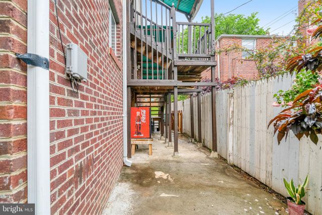 a view of a house with backyard and a tree