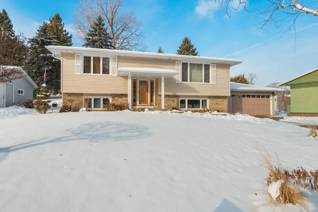 $374,900 | 250 Michelle Court, Green Bay, WI 54302