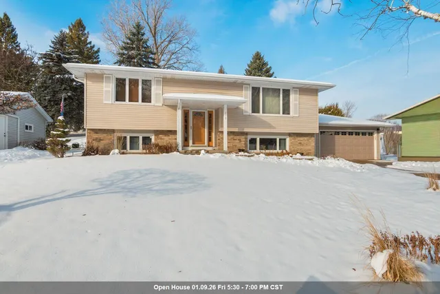 $374,900 | 250 Michelle Court, Green Bay, WI 54302