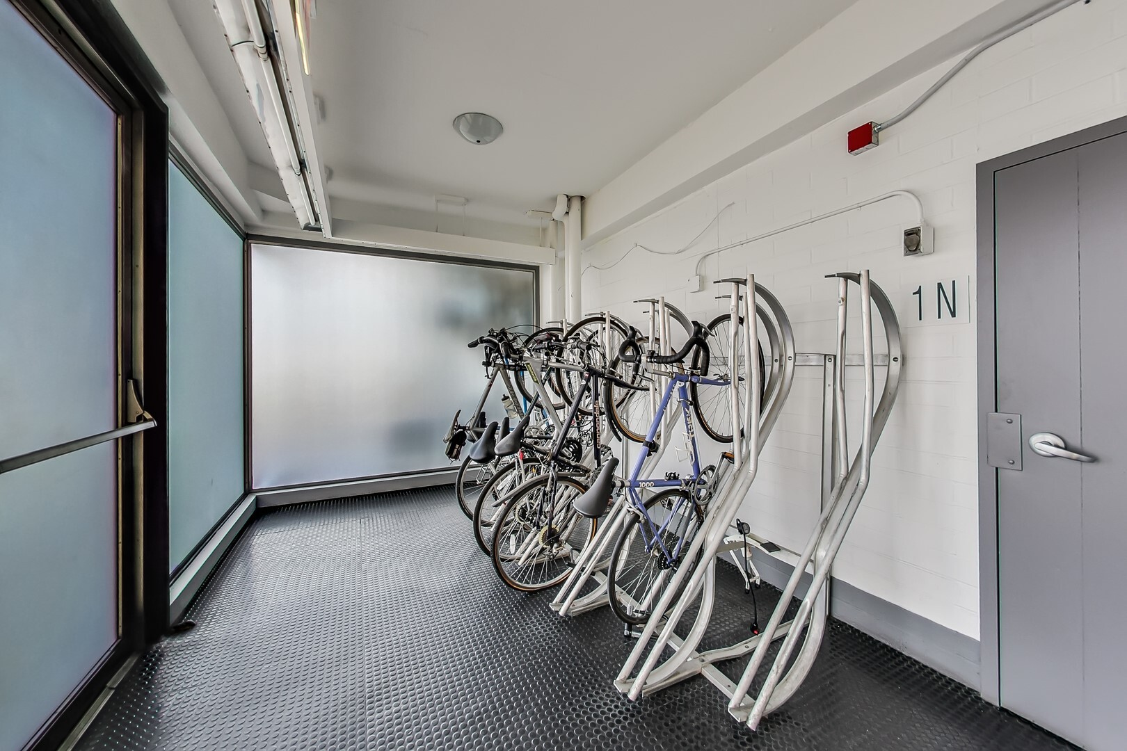 860 North Lake Shore Drive, Unit 4M Chicago, IL 60611 - Photo 33 of 37