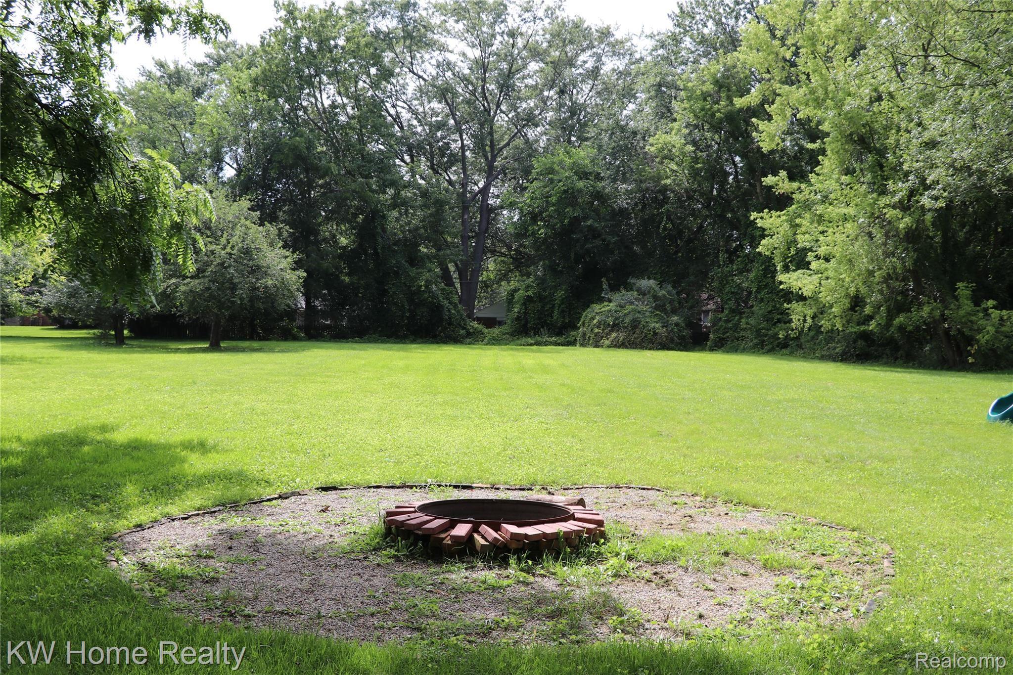 2706 Norton Lawn Street Rochester, MI 48307 - Photo 8 of 29 Backyard