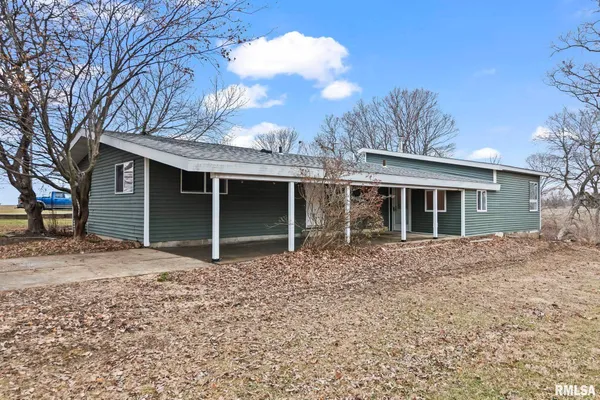 $295,000 | 636 Linden Point, Petersburg, IL 62675