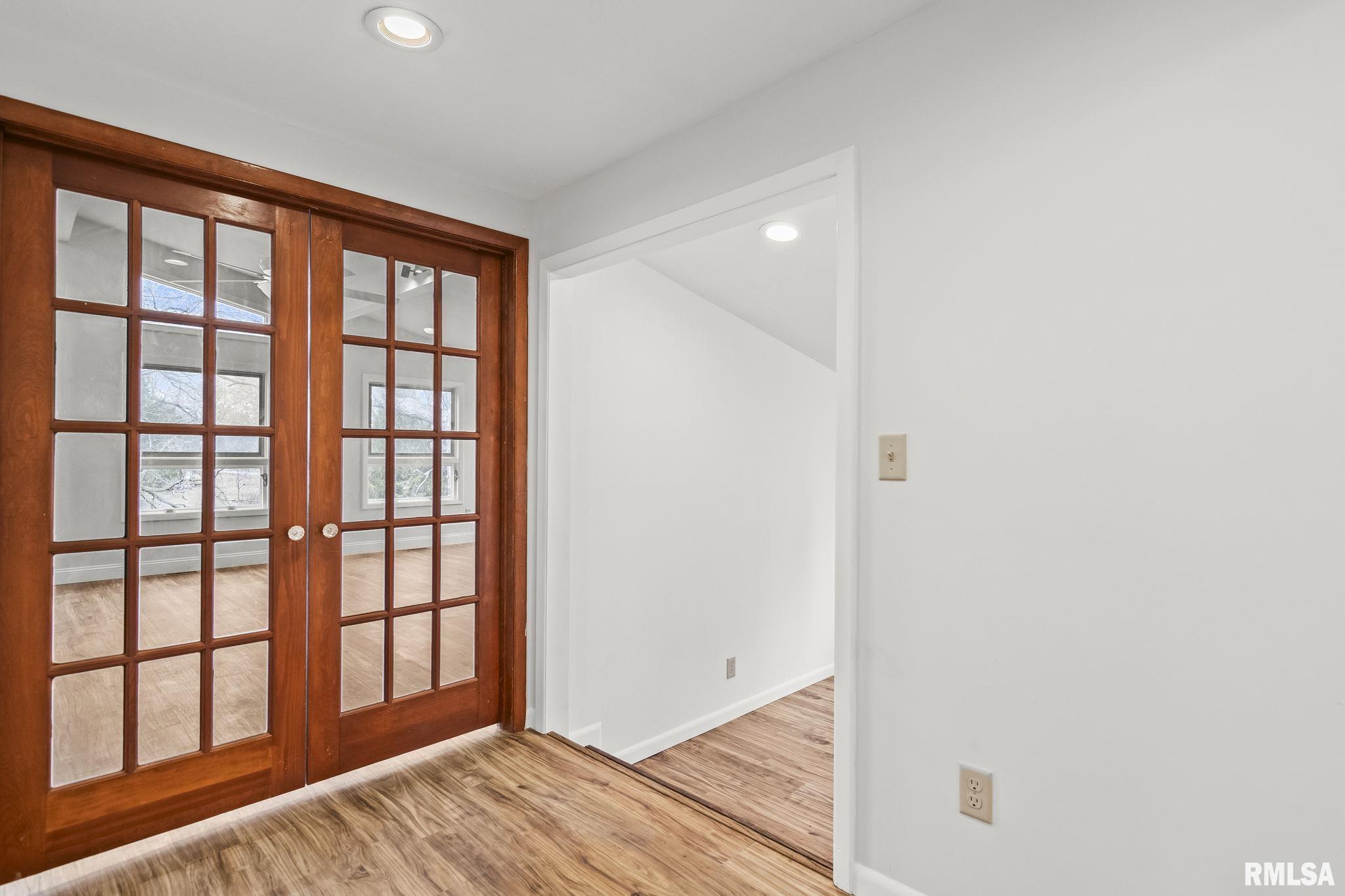 636 Linden Point Petersburg, IL 62675 - Photo 11 of 41