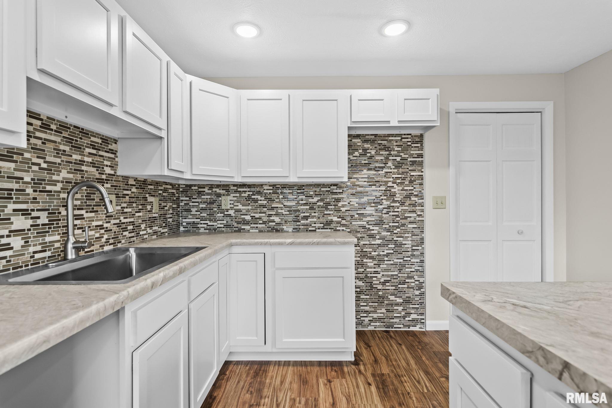 636 Linden Point Petersburg, IL 62675 - Photo 15 of 41