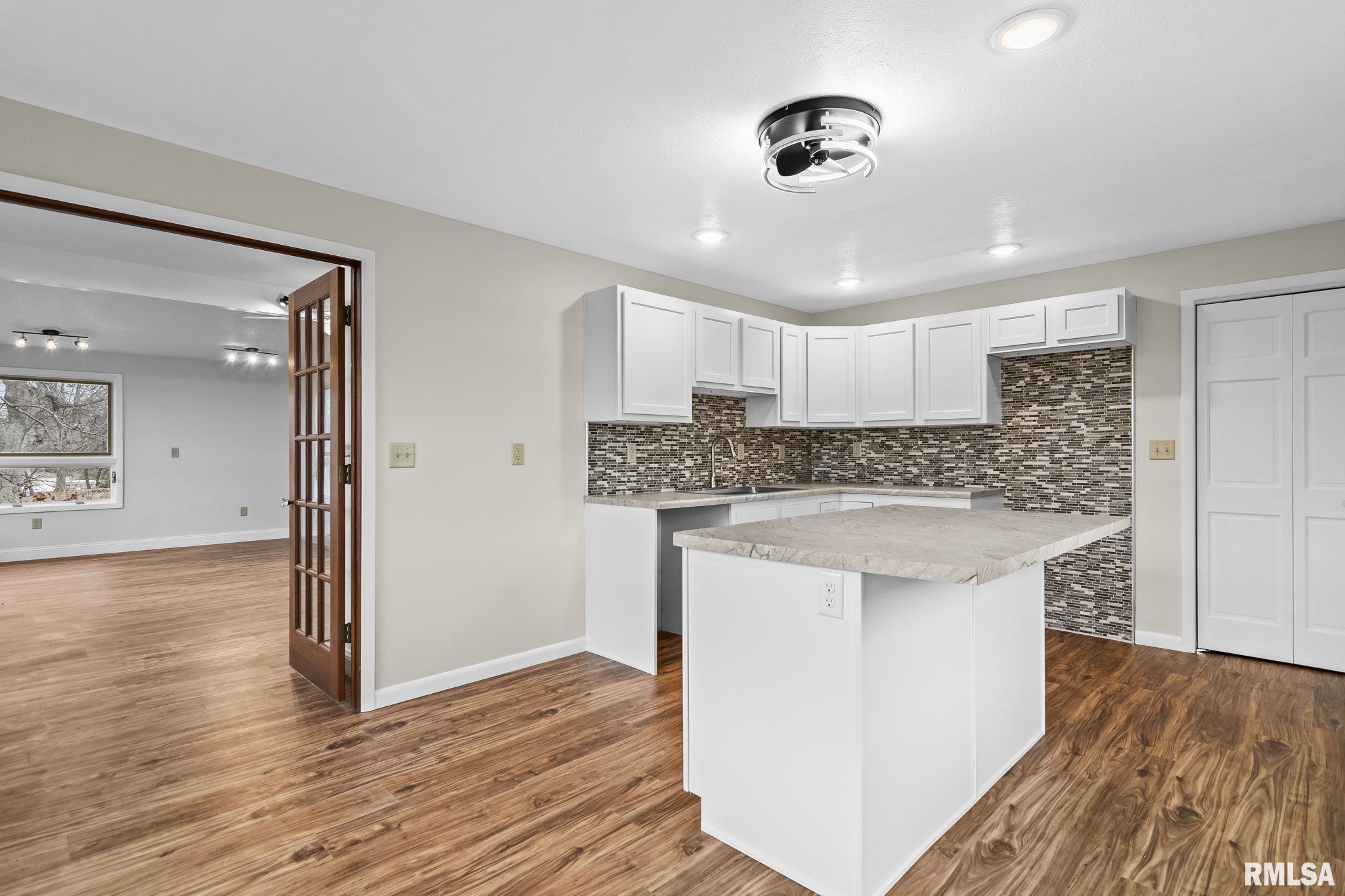 636 Linden Point Petersburg, IL 62675 - Photo 16 of 41