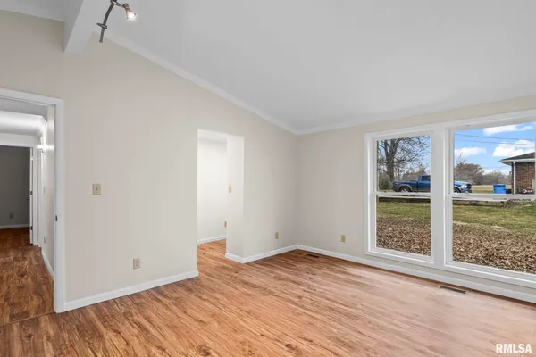 $275,000 | 636 Linden Point, Petersburg, IL 62675