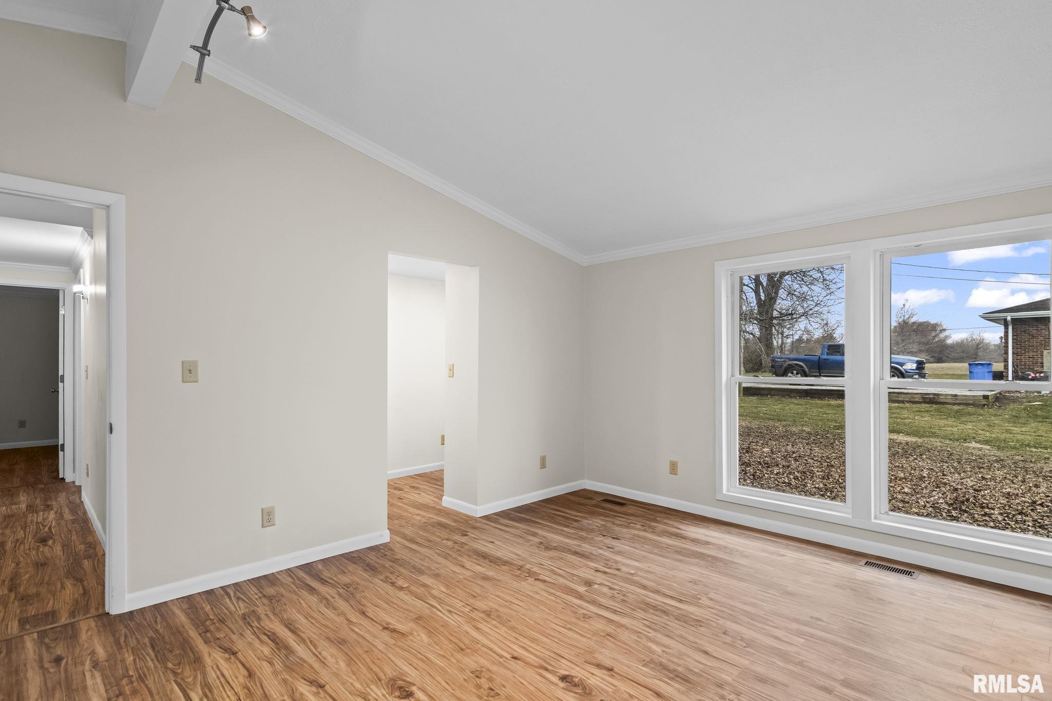 636 Linden Point Petersburg, IL 62675 - Photo 18 of 41