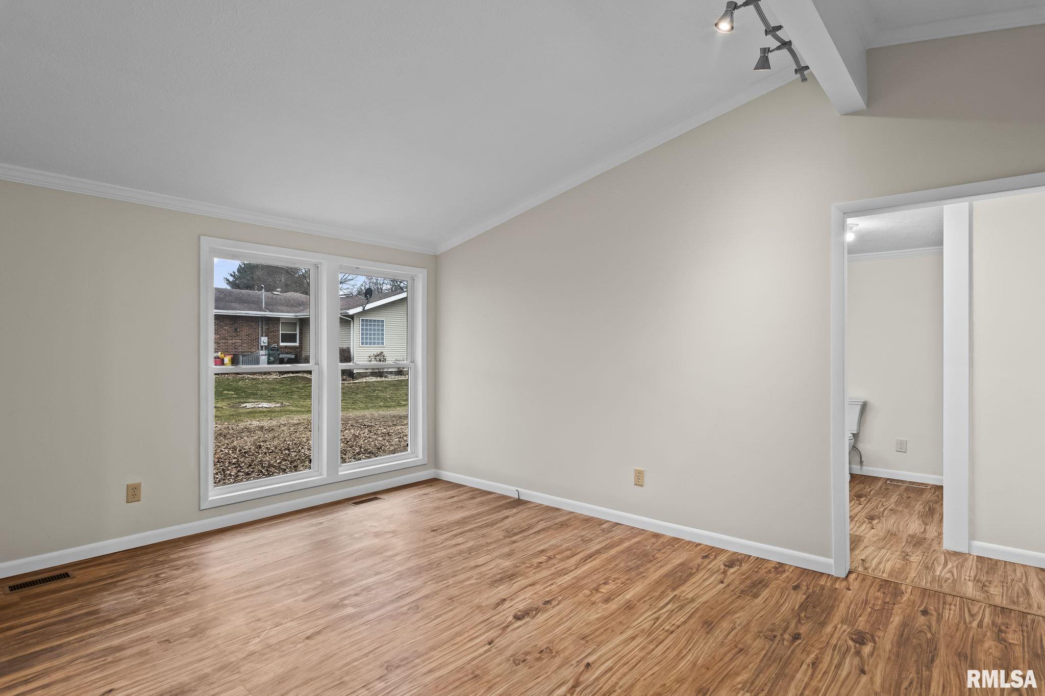 636 Linden Point Petersburg, IL 62675 - Photo 19 of 41