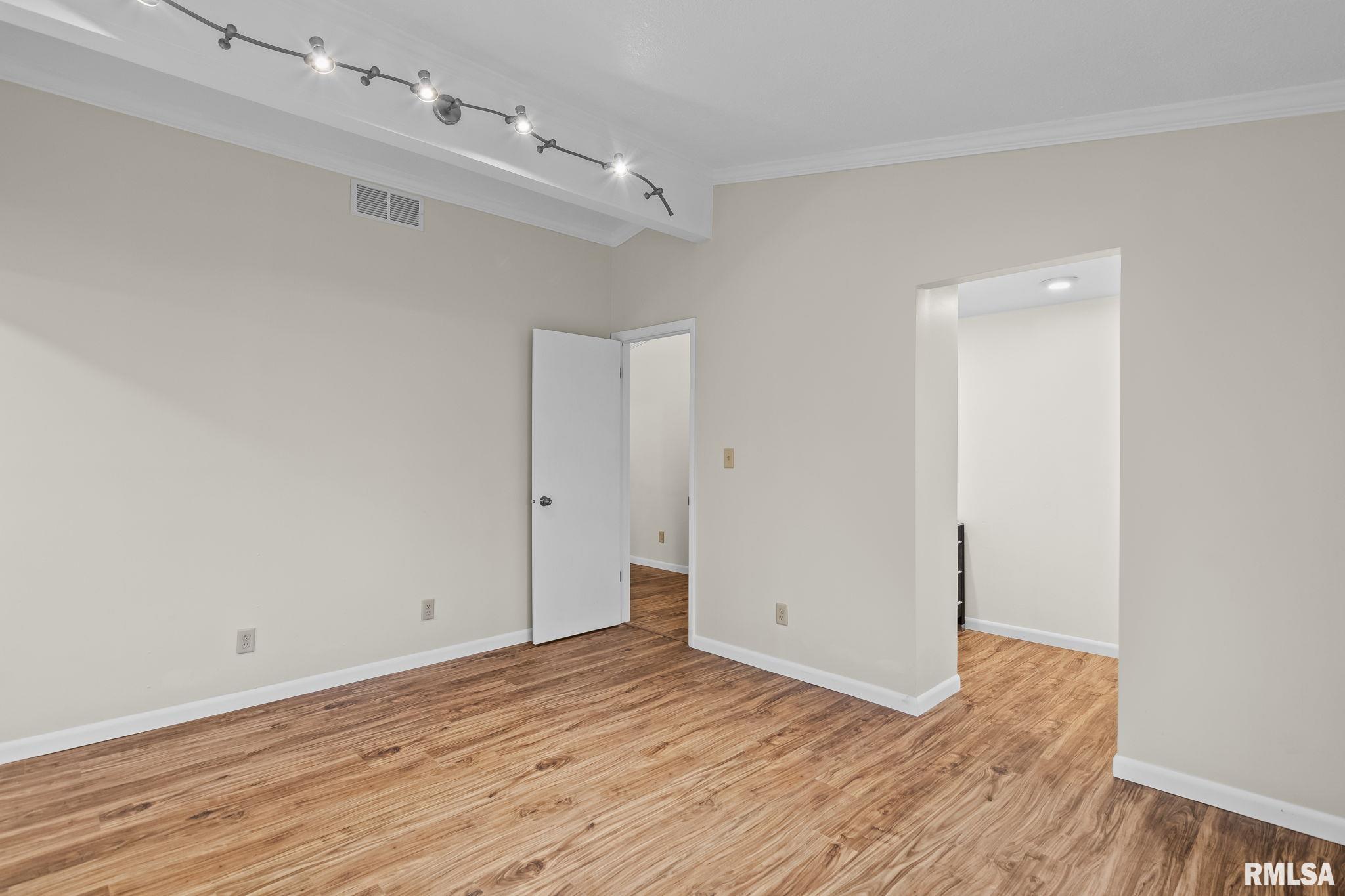 636 Linden Point Petersburg, IL 62675 - Photo 20 of 41