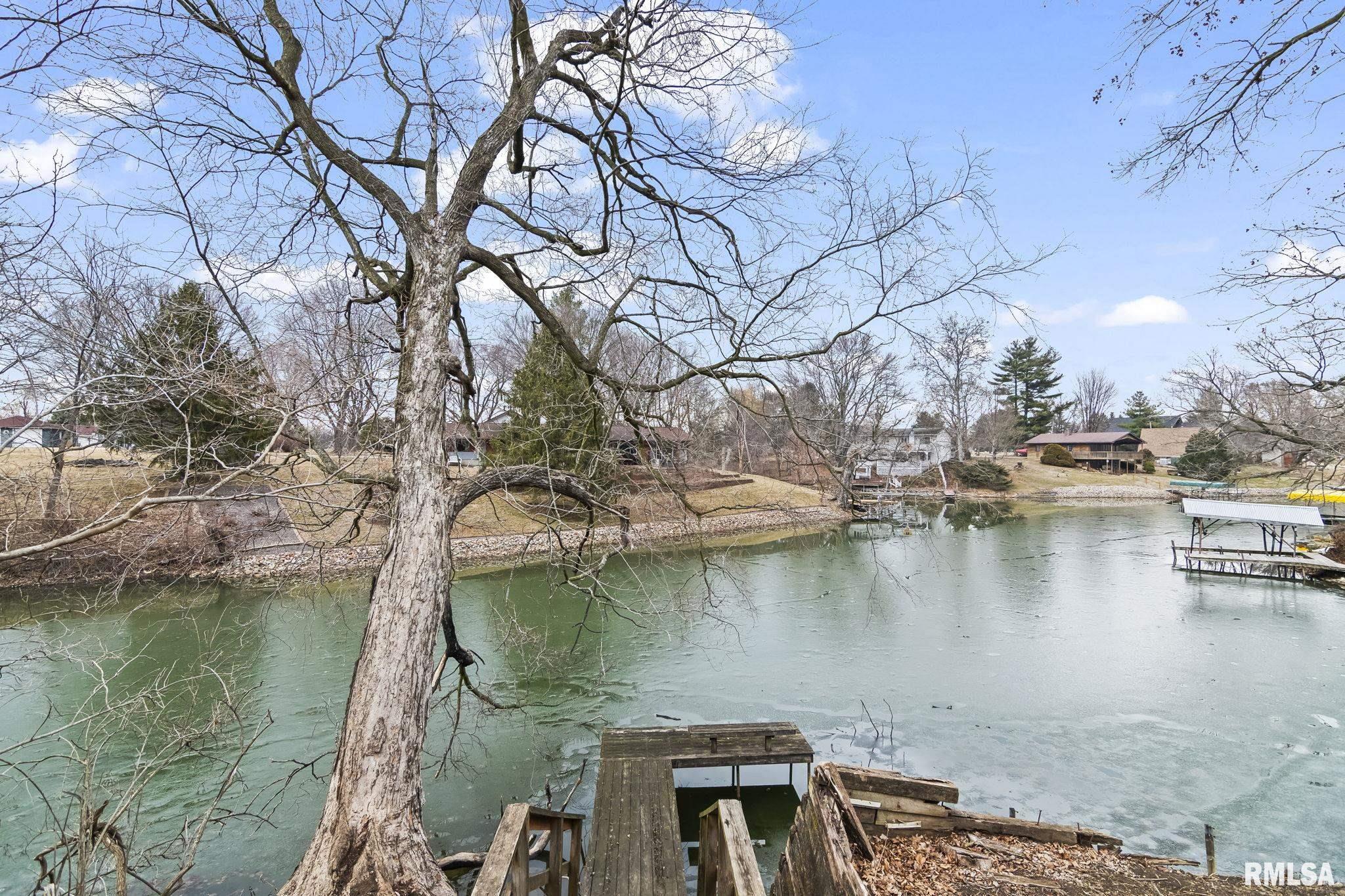 636 Linden Point Petersburg, IL 62675 - Photo 2 of 41