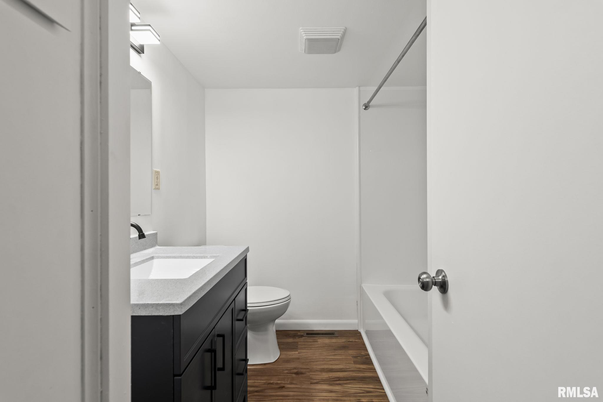 636 Linden Point Petersburg, IL 62675 - Photo 23 of 41