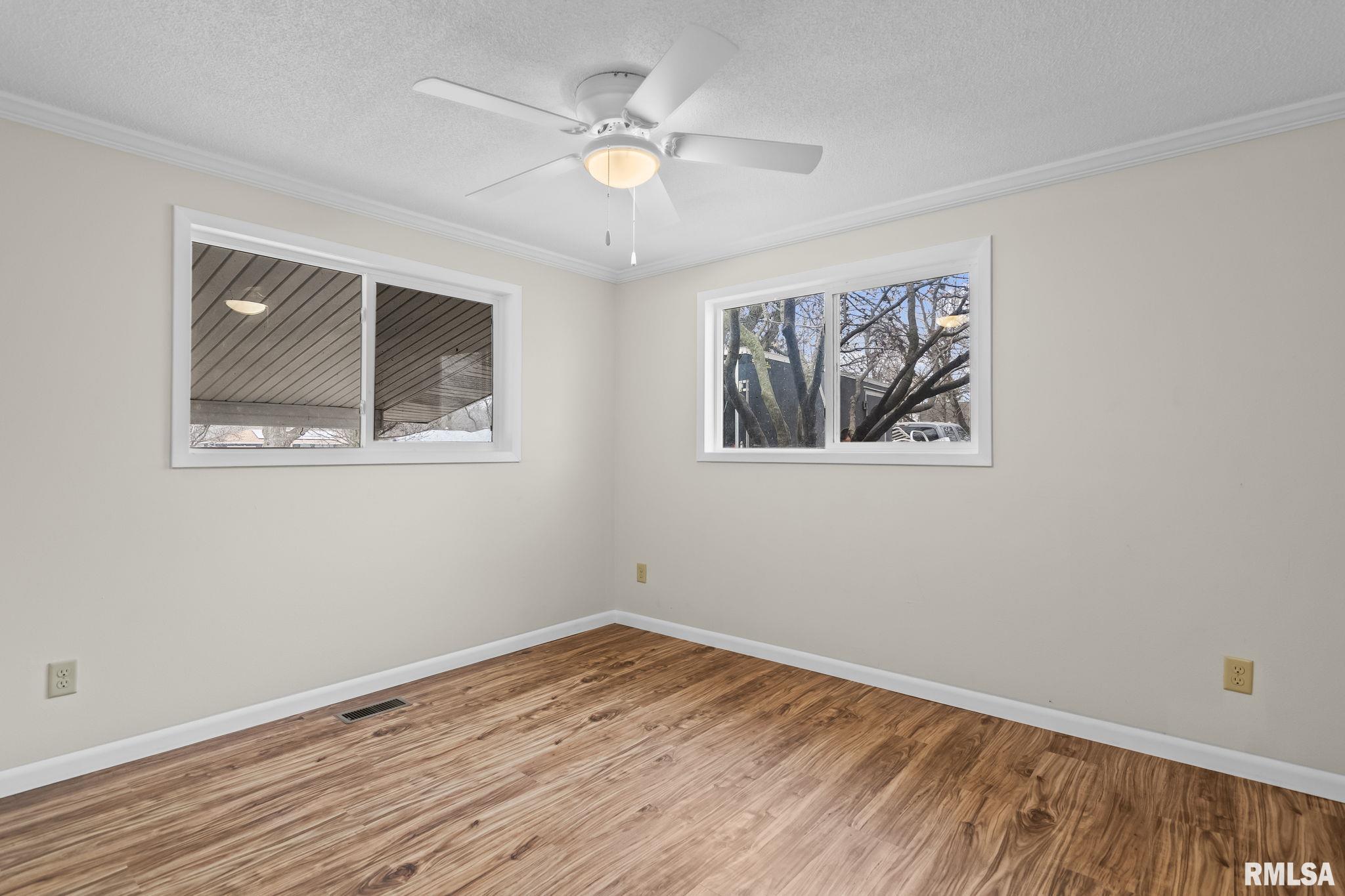 636 Linden Point Petersburg, IL 62675 - Photo 27 of 41