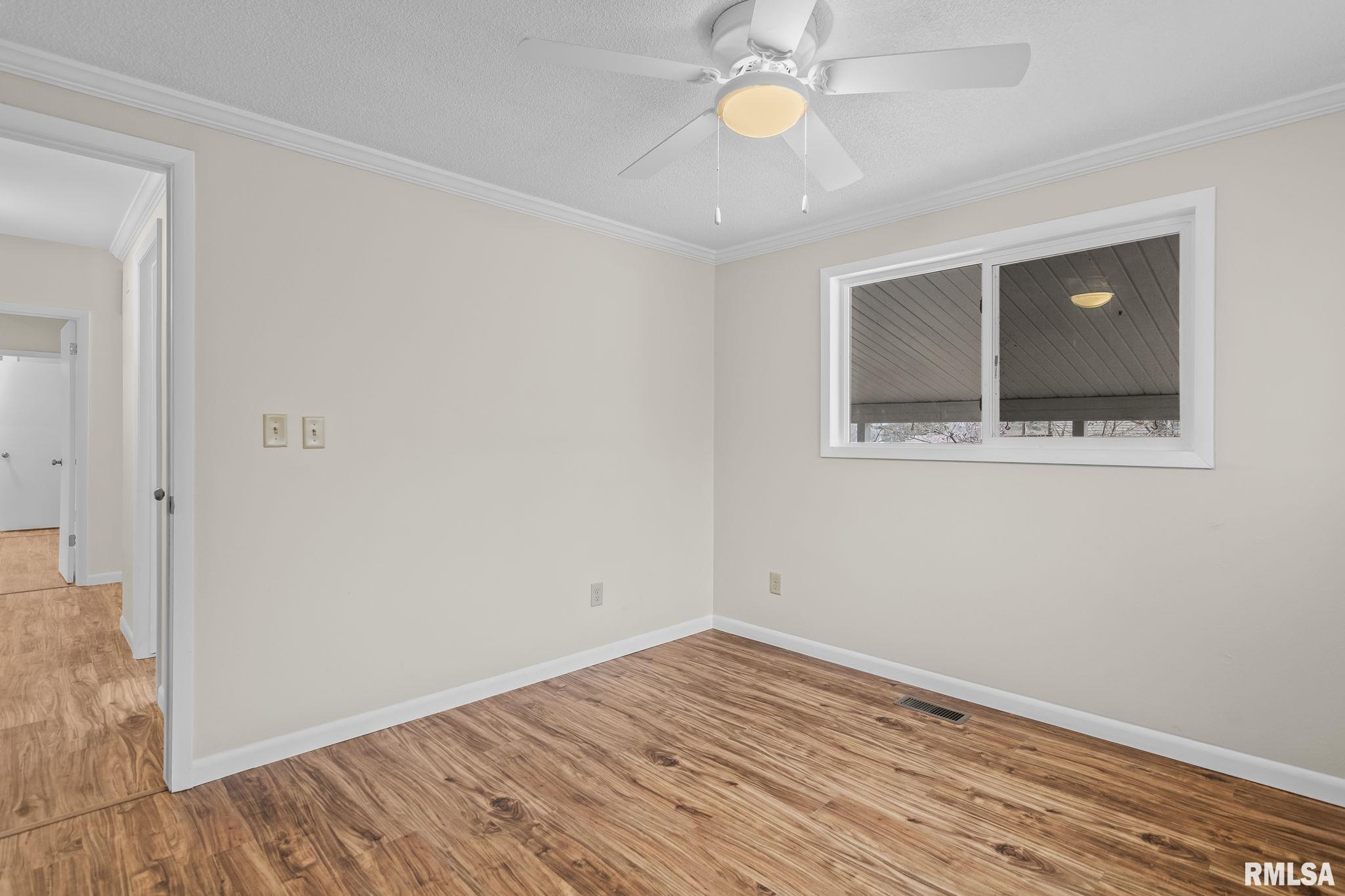 636 Linden Point Petersburg, IL 62675 - Photo 28 of 41